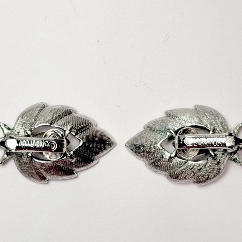 💕2/$30 Vintage Sarah Coventry Leaf Clip Earrings Silver Tone Navette Rhinestone - Picture 2 of 3